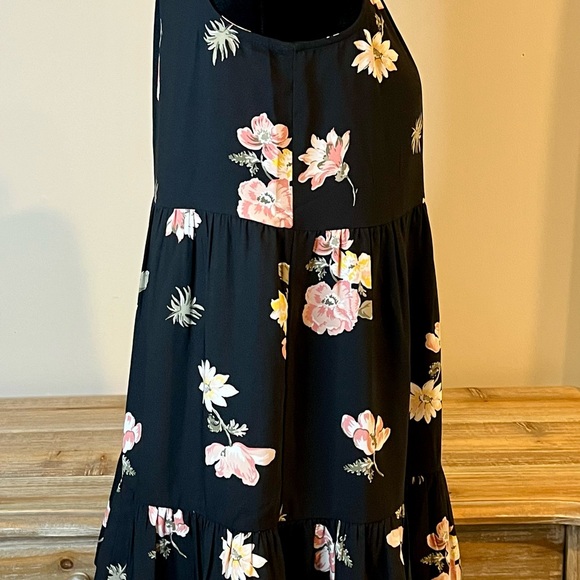 ~Grab It While You Can Sale~
LOFT Outlet Floral Babydoll Dress. XXSP Like New - Picture 6 of 7